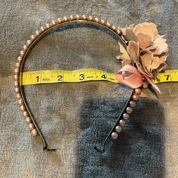 Cara New York dusty pink pearl headband with flower - Picture 4 of 6
